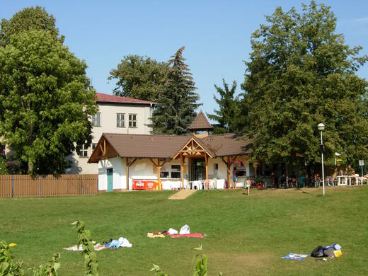 Louka v aquaparku ve Frenštátě pod Radhoštěm