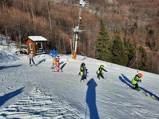 Děti v lyžařské školičce SKI Opálená