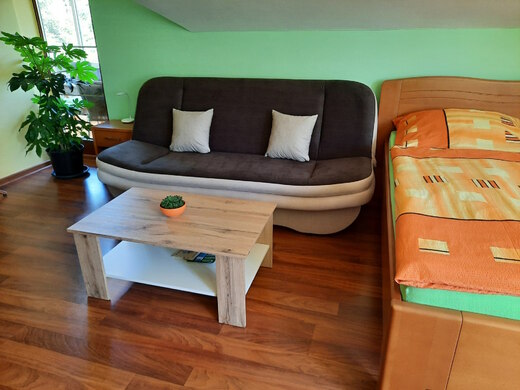 Postel a sedačka